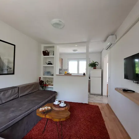 River Apartment *